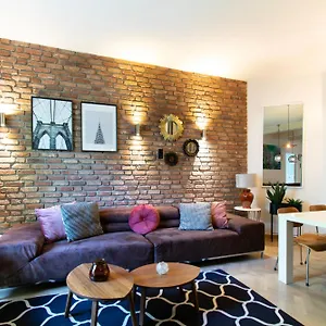  Apartment Spacious 3br With Ac In Living Room, 2 Balconies Poland